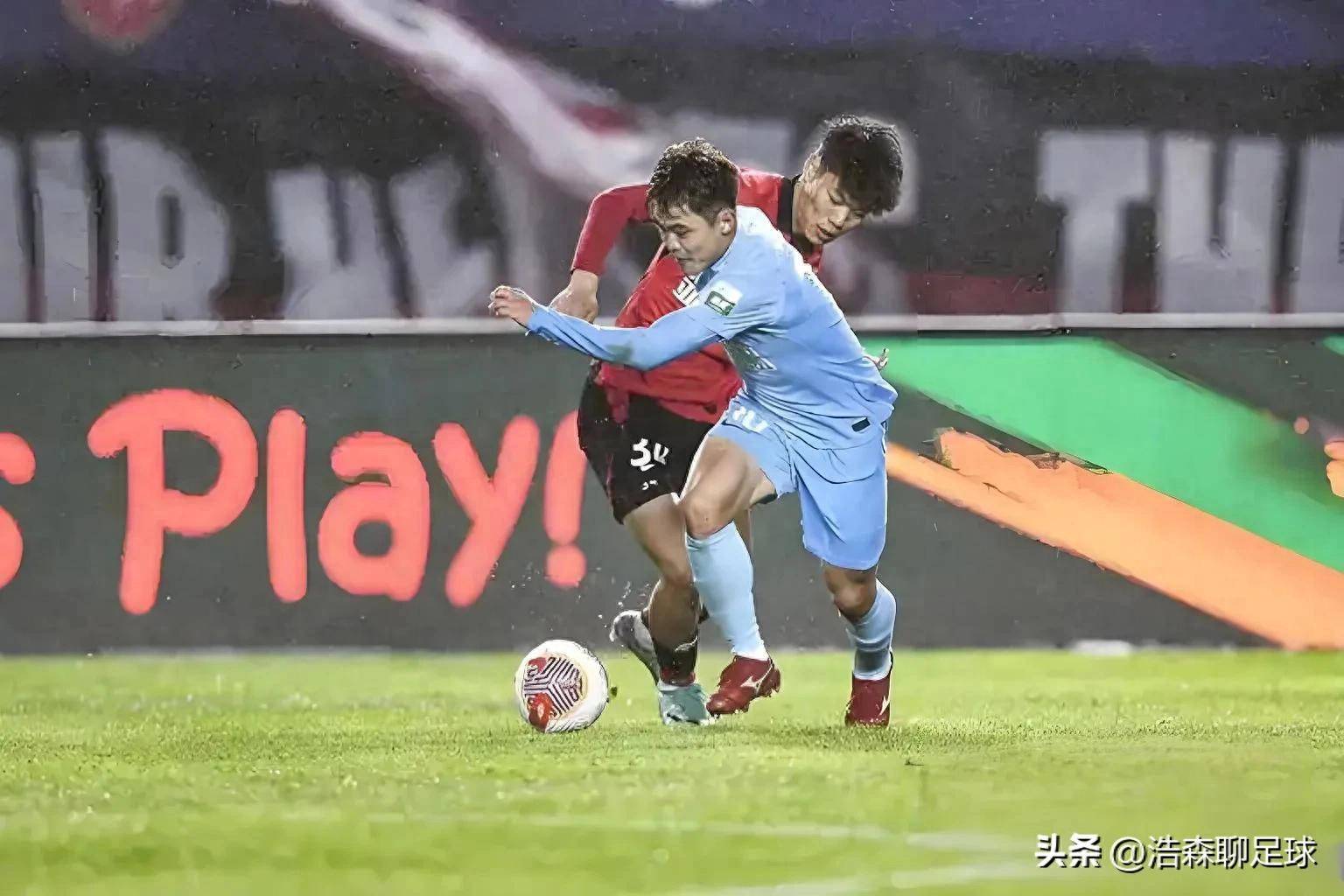 包含亚泰琼海客场失利，负于北京人和遭遇两连败的词条